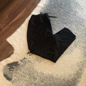 Athletic black pant. Cropped fit. Tie wide waist.